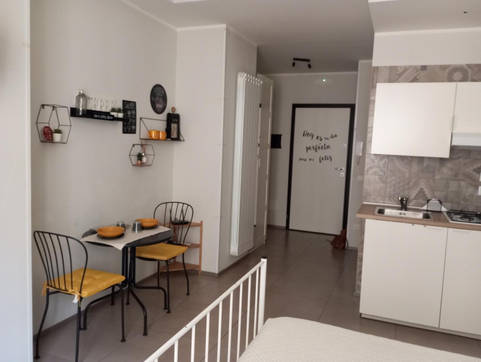 Holidaystudio Appartamento In Centro サレルノ エクステリア 写真